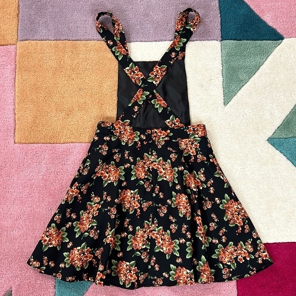 Forever21 Moody Floral Overall Skirt - Picture 4 of 17